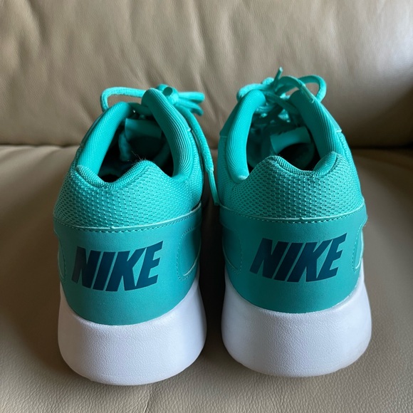 Nike Men’s Roshe Shoes - Picture 3 of 4